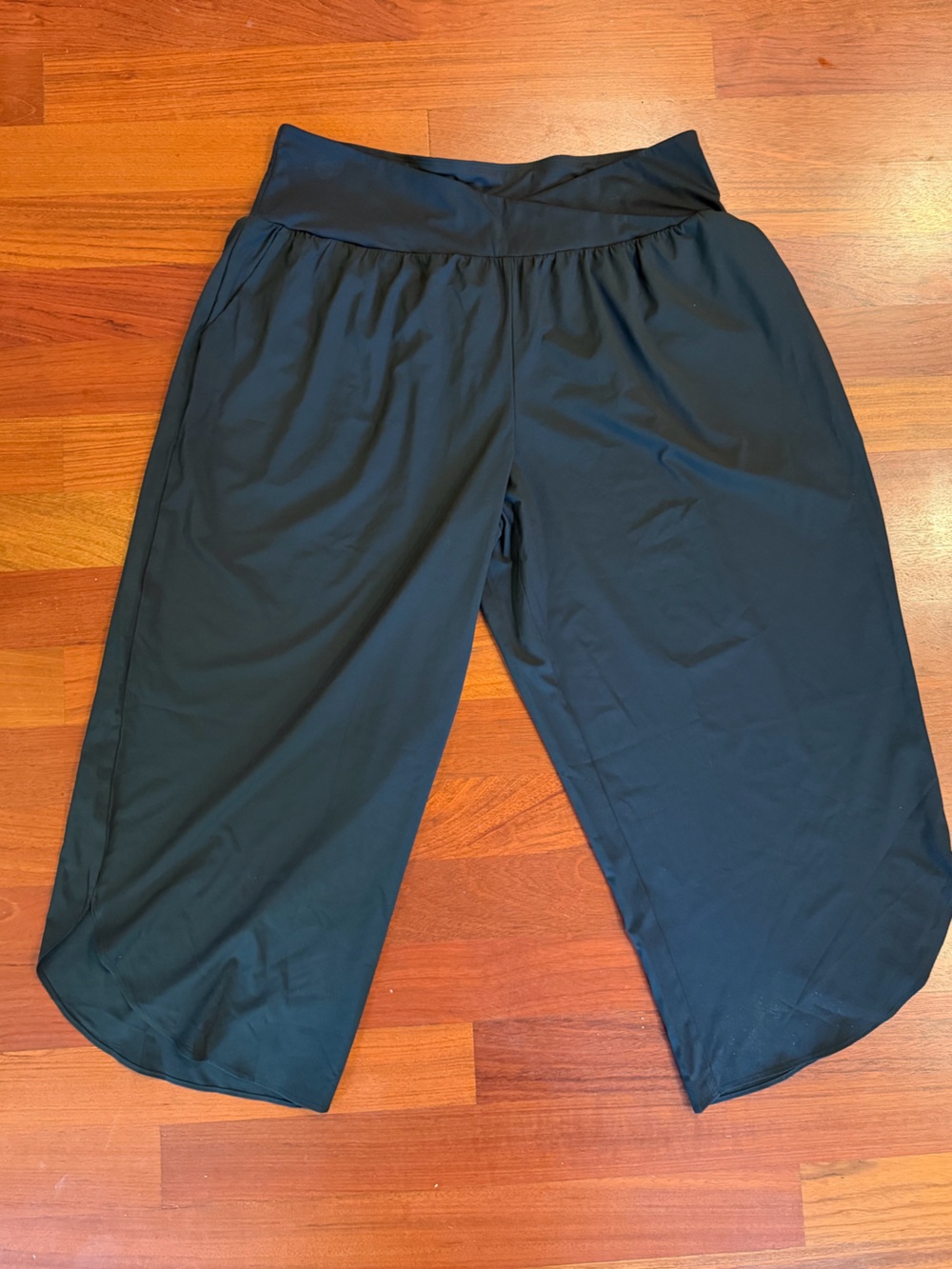 HALARA Black Cropped Wide-Leg Active Pants